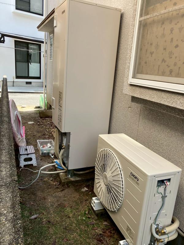配管作業中